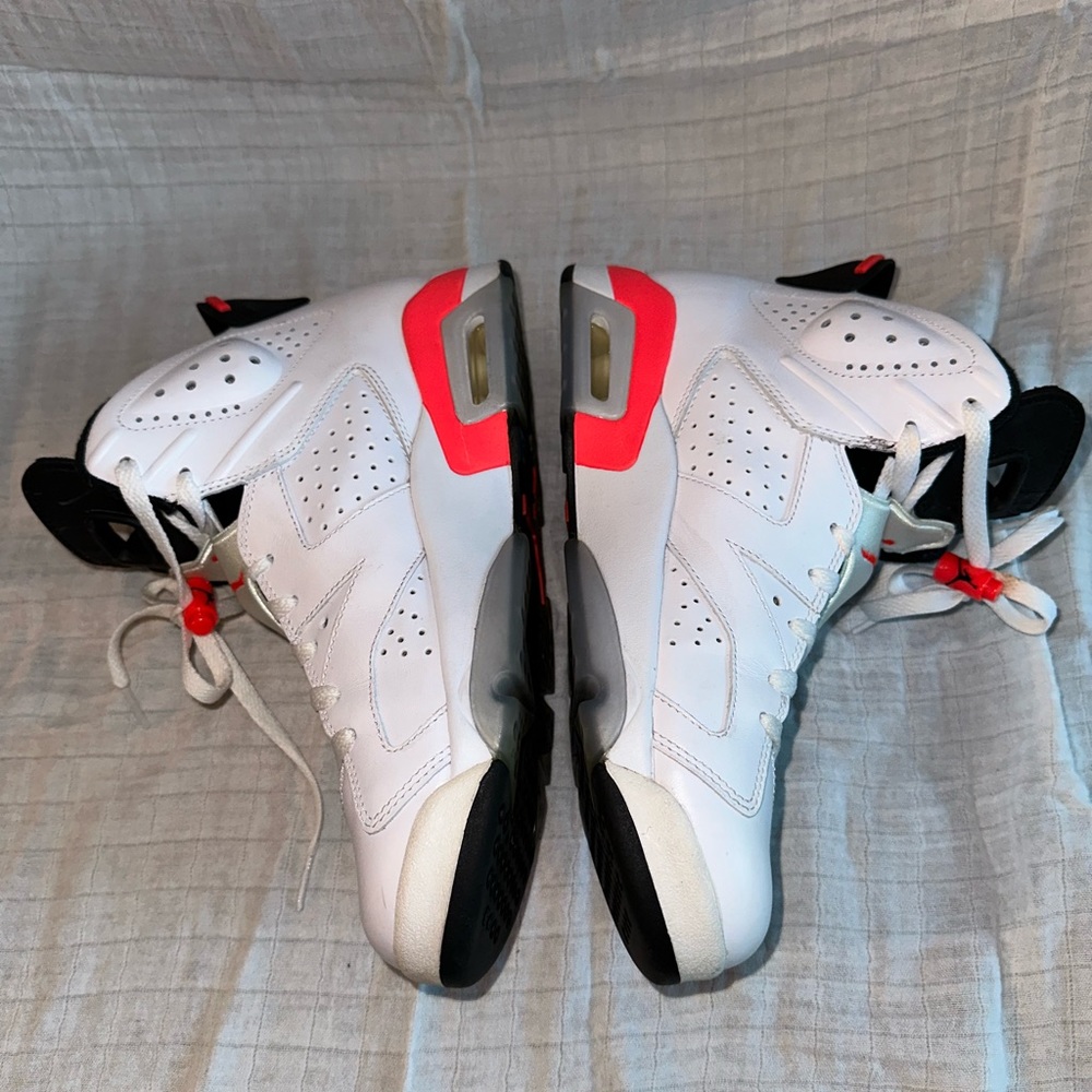 Jordan 6 Infrared. size 8 MENS
